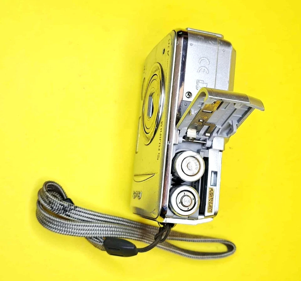 🔥FUJIFILM FINEPIX A345 DIGITAL CAMERA 4.1MP SILVER 3X OPTICAL ZOOM LCD FLASH🔥 - Image 3 of 4