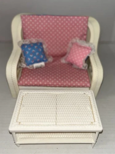 1983 Mattel Barbie Dream Cottage White Faux Wicker Couch Pull Out & Table Set