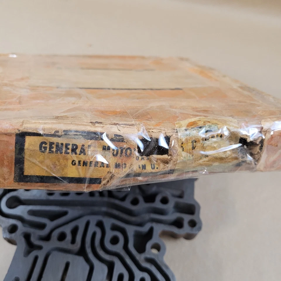 NOS 1963 雪佛兰 II / Nova 6 Cyl wPG 变速器主下阀体 GM 3830061 — 第 2/4 张图片