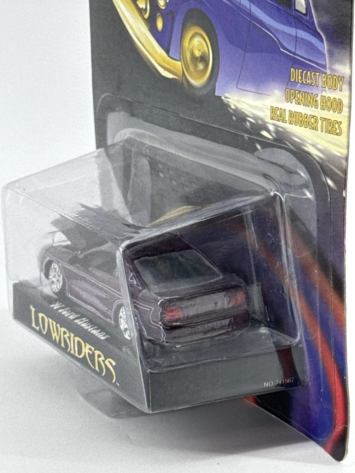 Racing Champions Lowriders 97 福特野马紫色 1: 64 压铸开口罩 — 第 4/4 张图片