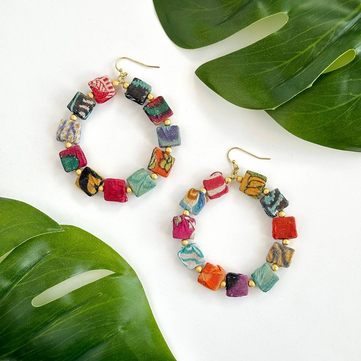 Aros cuadrados punteados Kantha