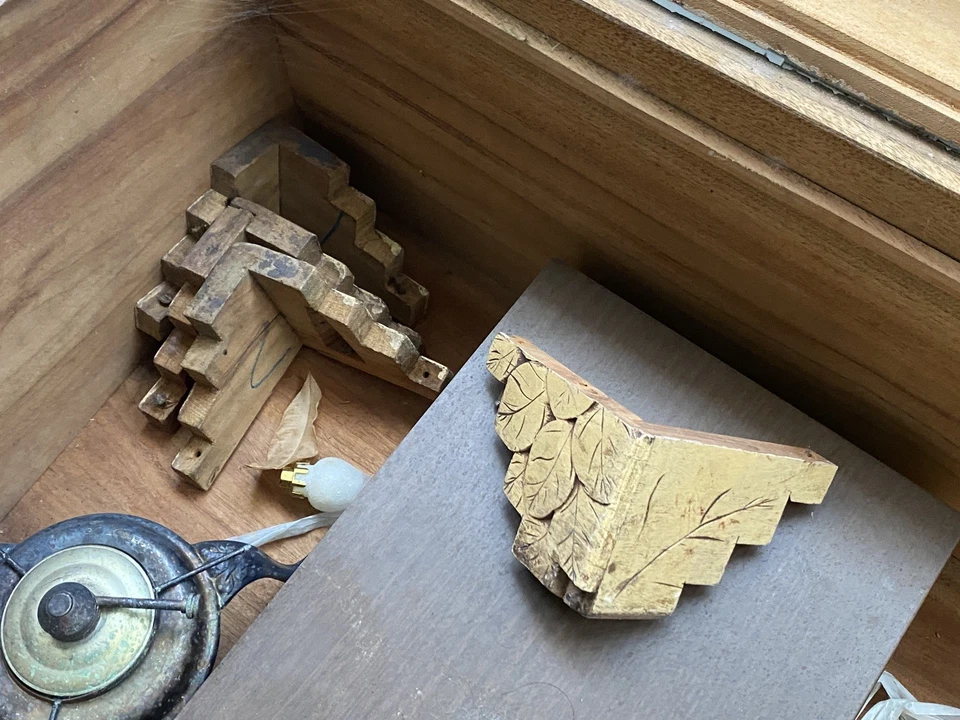 大型世纪早期现代中国雕刻樟脑木箱/箱子 — 第 3/3 张图片