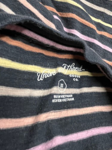 LOT3819 - Junior Universal Thread Stripe Tee - Size XS - Bild 2 von 2