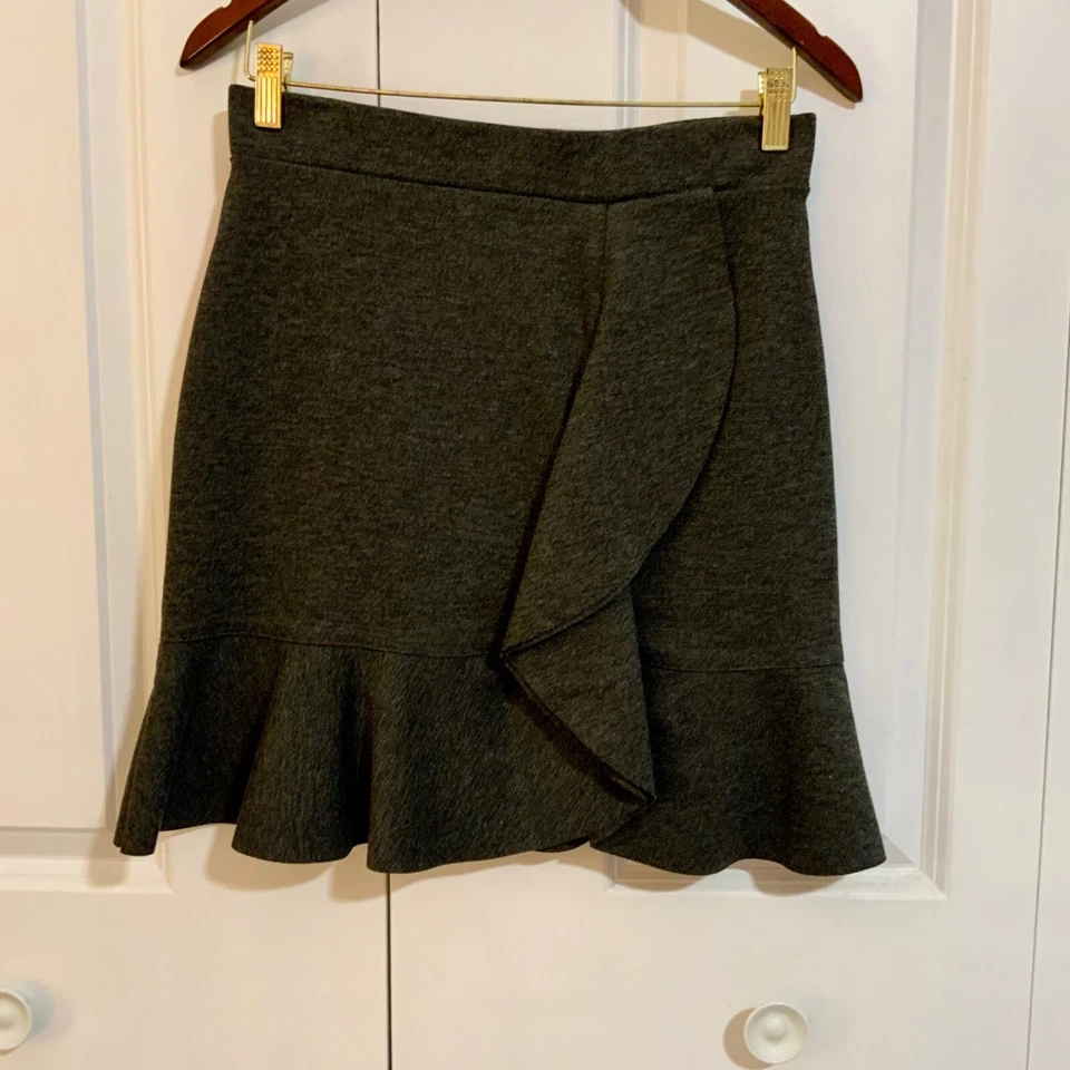 Юбка понте с тремя точками серая искусственная с воланами без застежек выше колена маленькая - Изображение 3 из 4