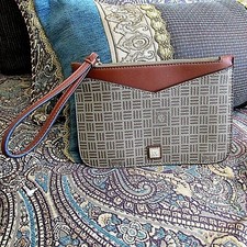 Anne Klein large zip top Brown wristlet -NWOT