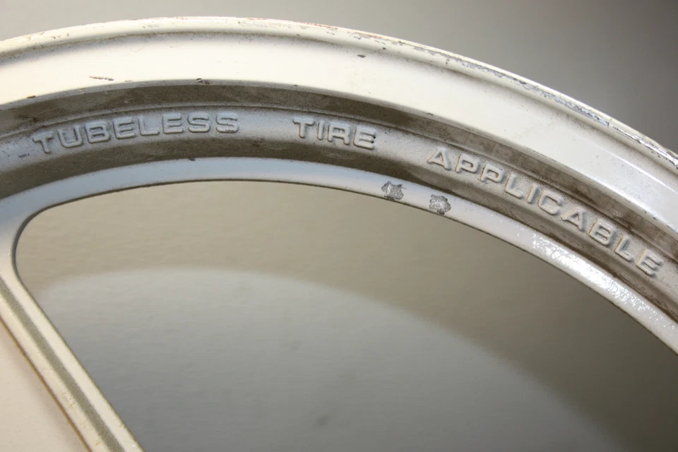 Honda Interceptor 750 1986 VFR750F llanta trasera OEM W73 Foto 3 de 4