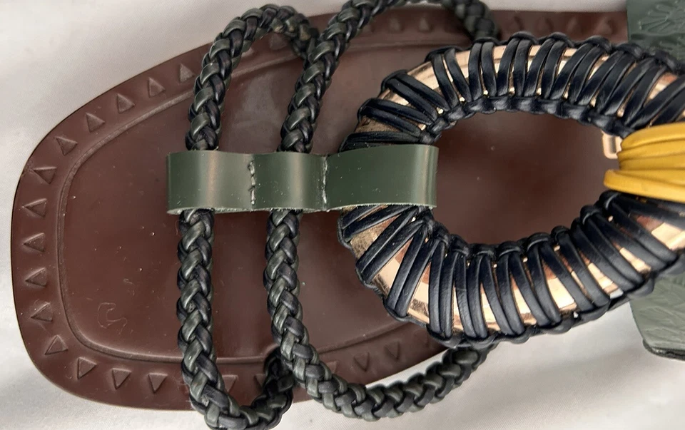 Sandalias Ivy Kirzhner Vero Cucio con cordones al tobillo talla 9 tachuelas doradas gladiador helénico Foto 3 de 4