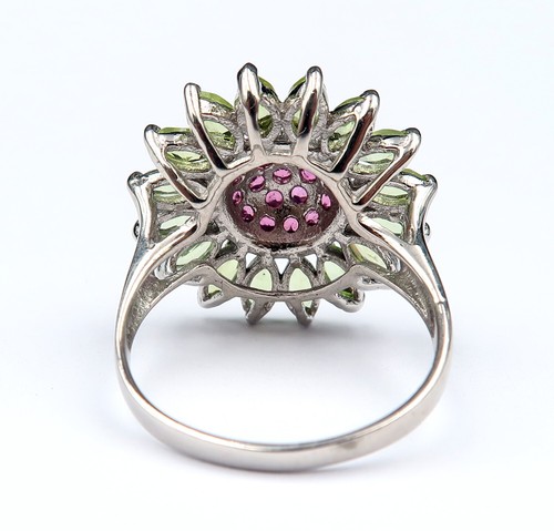 Floral ring in 925 silver adorned with peridots and garnets - Bague florale - Picture 6 of 7