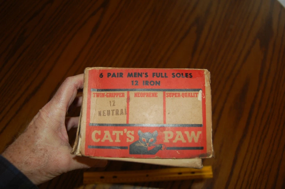 Cartel de caja vintage de pata de gato 14x5,5" publicidad suelas de zapatos reparación cartón Foto 4 de 4