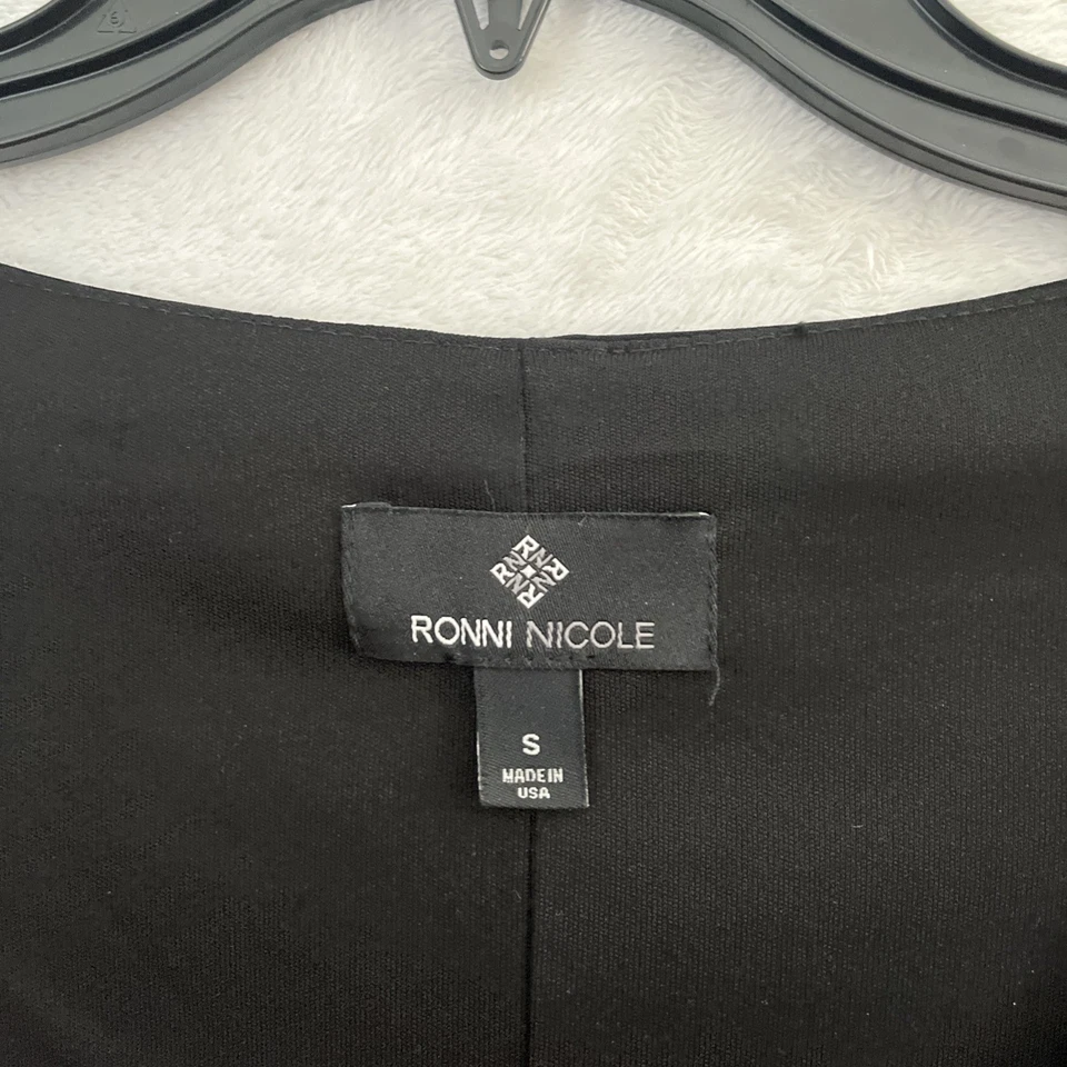 Blusa Top Mujer Ronni Nicole Negra Geométrica Pequeña Mezcla Poliéster Manga Larga Foto 3 de 4