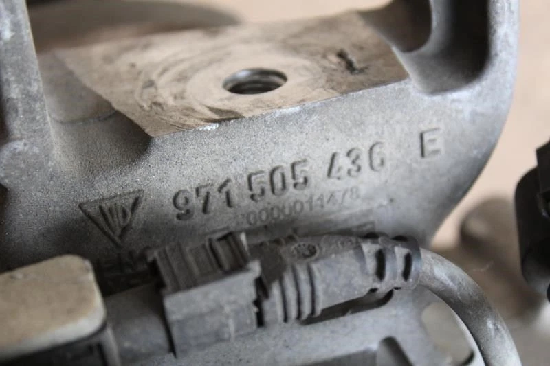 Porsche Panamera 2017 pasajero derecho husillo trasero buje nudillo 971505436e Foto 4 de 4