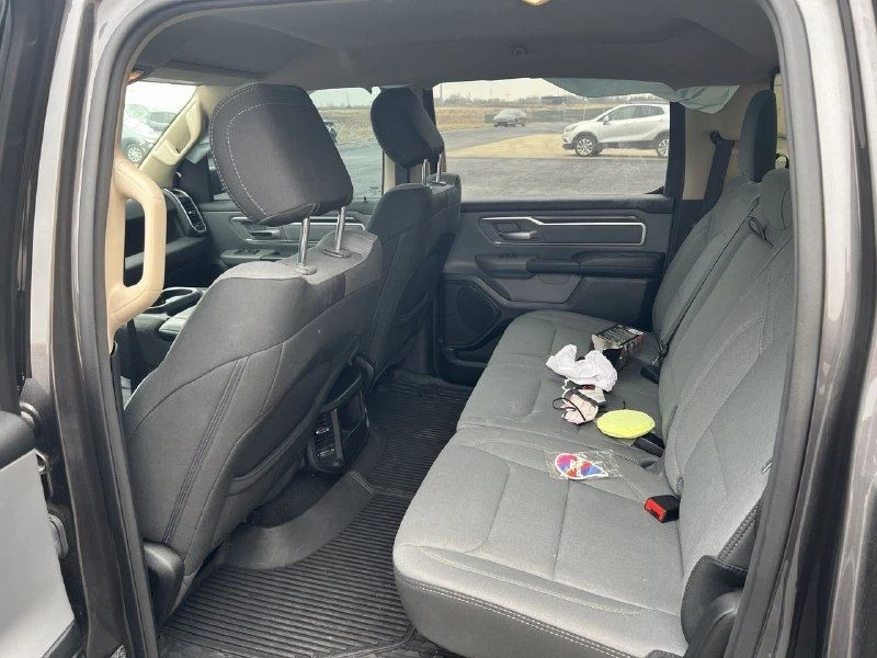 RAM 1500 2019-2021 PARACHOQUES DELANTERO RADIADOR PARRILLA CENTRAL OEM 68405010AA Foto 4 de 4