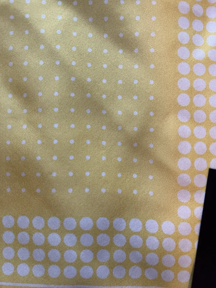 Nuevo con etiquetas Pañuelo de Bolsillo Kiton - Amarillo Blanco 15x15 100% Seda Foto 3 de 4