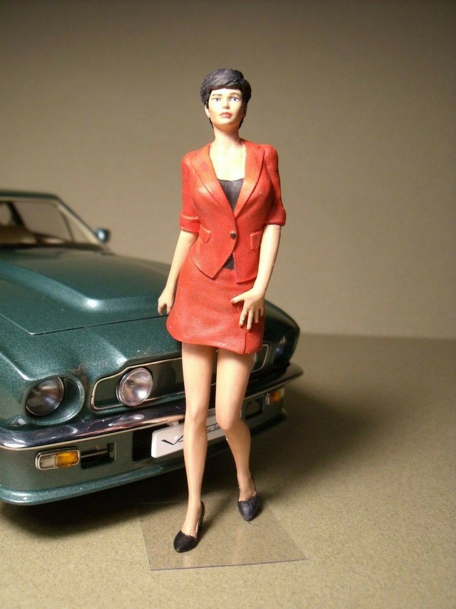 1/18 FIGURE GIRL ROXANNE VROOM UNPAINTED KYOSHO CMR