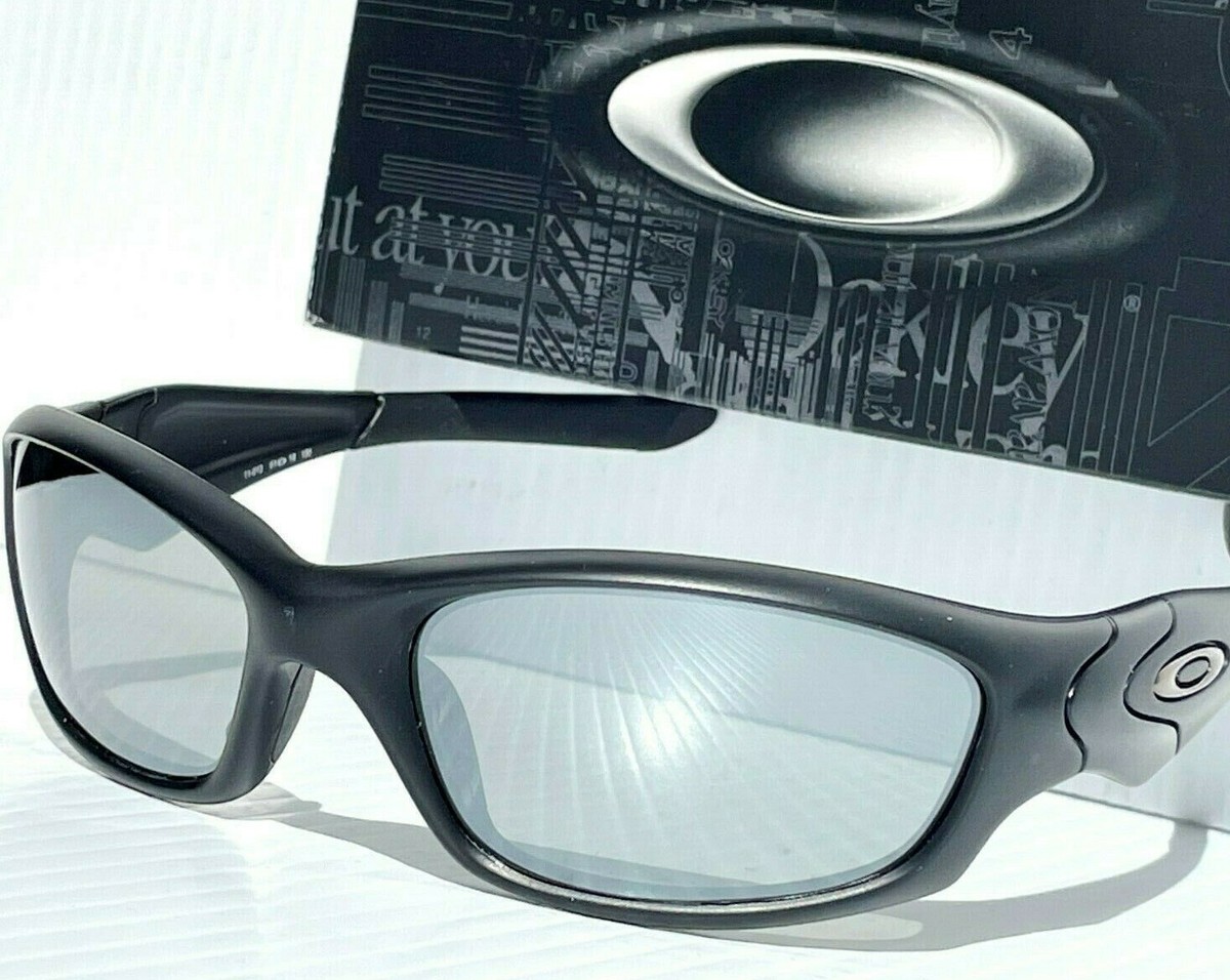 OAKLEY オークリー　OO9039 サングラス　StraightJacket Amazon.com: Oakley Men's OO9039 Straight Jacket Rectangular