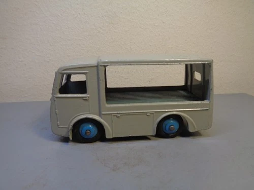 DINKY TOYS ENGLAND No 30V VINTAGE 1940'S ELECTRIC DAIRY VAN NMINT CONDITION