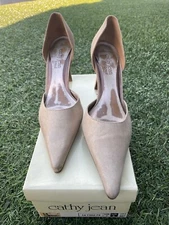 Cathy Jean color Gold Dumond Heel Size 9