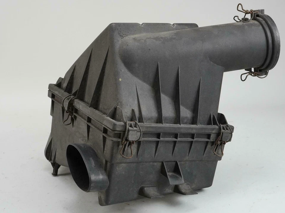 1999 - 2005 Mercedes Benz Ml Series Air Intake Filter Cleaner Box A1635050360 - Image 2 of 4