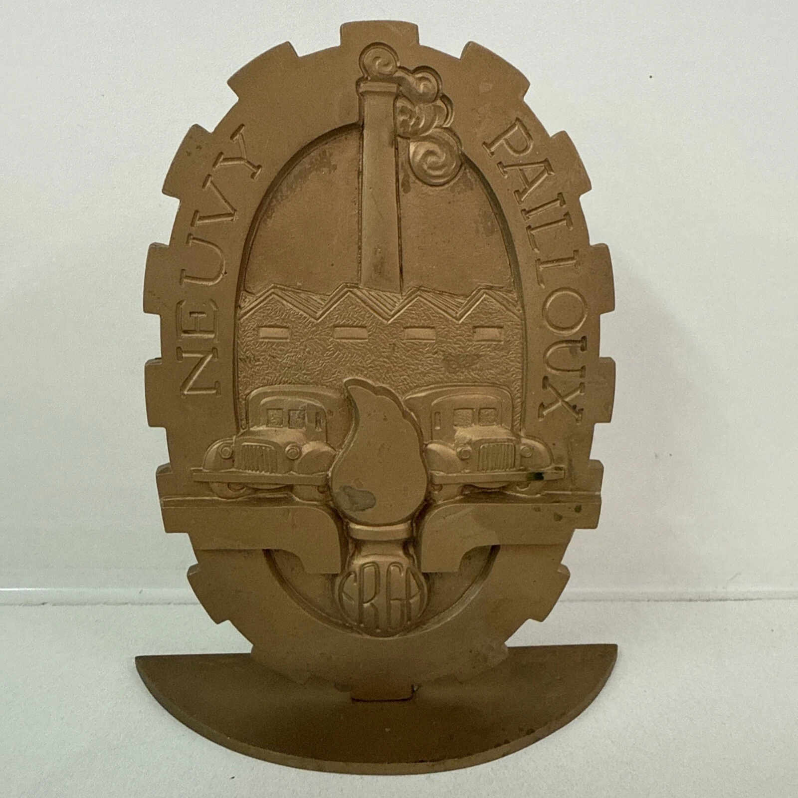 Médaille Plaque Présentoir Neuvy Pailloux ERGA Militaire Voitures Anciennes