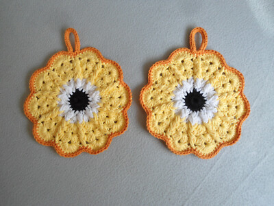2Topflappen, 100% Baumwolle, ca.18 cm, Orangegelb-Schw, Handarbeit,Decko 30°wasc