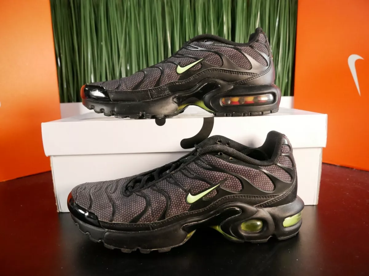 Obligatorio veneno estación de televisión Nike Air Max Tn Plus SE GS Neon Black AO5435-002 Womens Size 7.5/ Mens Size  6 | eBay