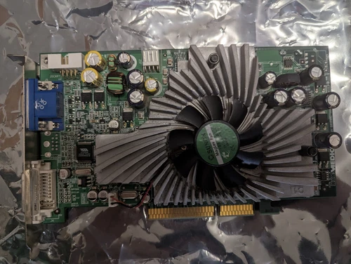 Grafikkarte MEDION 9800XXL ATI Radeon 9800 XT 128MB SDRAM DVI, VGA