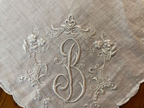 Vintage Linen Hanky Appenzell Style Embroidery Monogram B Flowers Elegant! - 第 3/8 張圖片