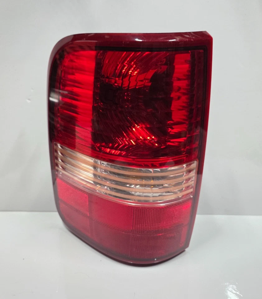 5L3Z13405AB | 2006 Lincoln Mark LT Driver LH Quarter Mounted Tail Lamp Light OEM Foto 2 de 4