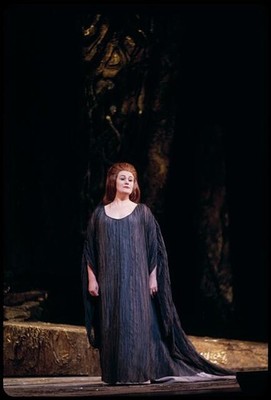 Photo:Joan Sutherland, soprano, in Norma 9