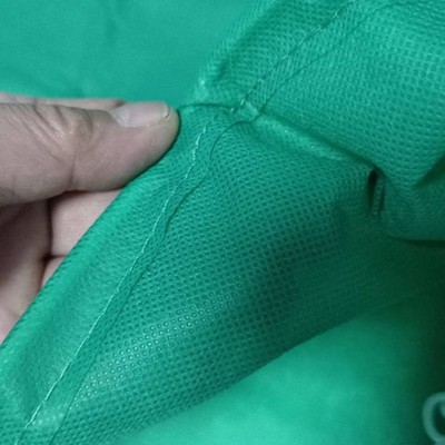 Pflanzenschutztasche aus Vliesstoff schützt Ihren Garten vor rauem Wetter