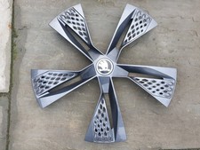 Una tapa central de aleación genuina Skoda Karoq x1 cubierta de tuerca Aero 57A601169A