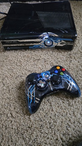 Halo 4 Limited Collector's Edition Xbox 360 Console Included With Controllers - Picture 3 of 7