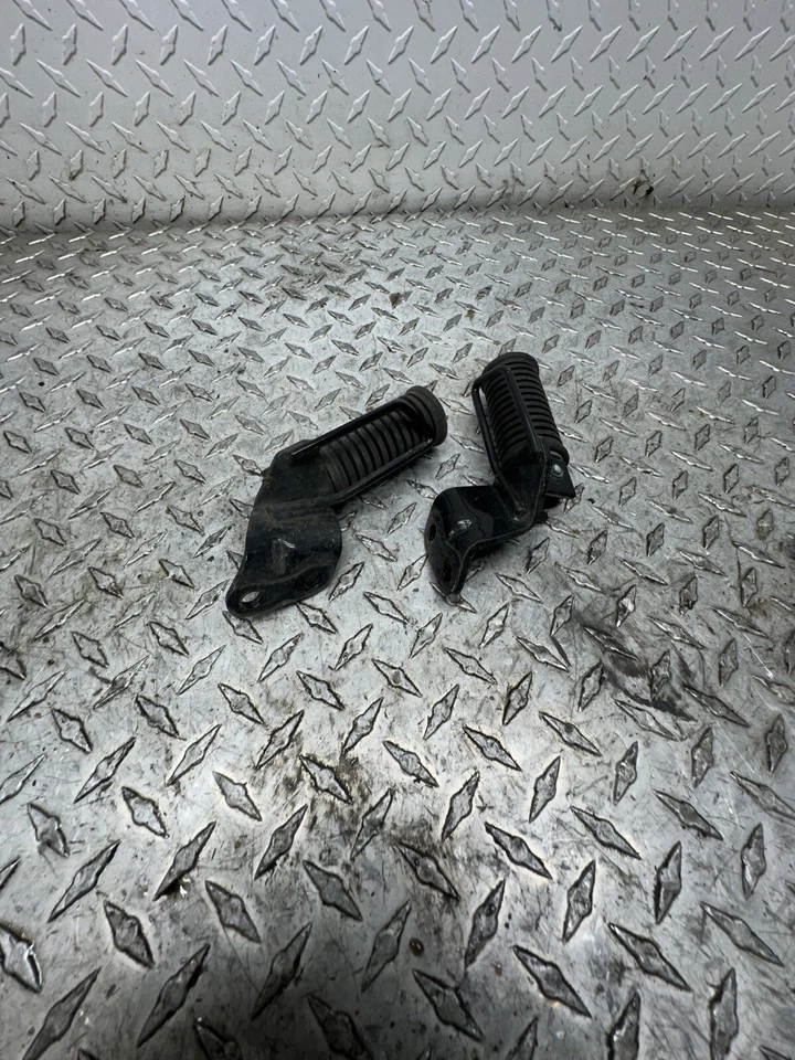 Suzuki Intruder Volusia 800 VL800 2003 juego de clavijas traseras para pasajero par Foto 2 de 4