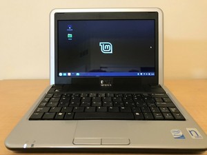 Dell Inspiron Mini 910 32gb Ssd 2gb Ram Bt Wi Fi 3 X Usb2 Vga 10 100 Enet Ebay