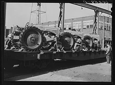 8" x 10" 1939 Photo Loading tractors on railroad cars at Minneapolis-Moline