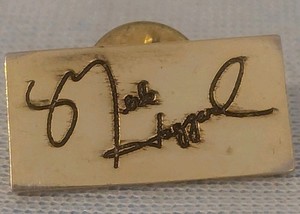 Vtg. Goldtone Merle Haggard Signiture Lapel Pin