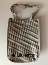 LULULEMON SMALL TOTE BAG 30cm x 24cm