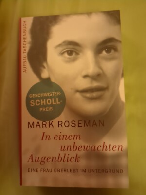 In einem unbewachten Augenblick: Eine Frau überlebt... | Buch | Zustand Wie Neu