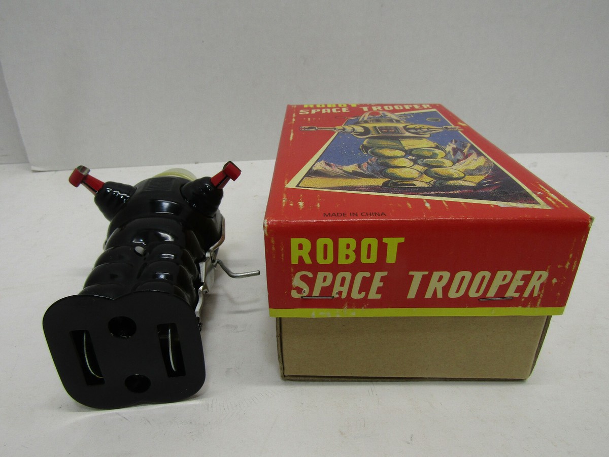 VINTAGE METAL TIN FRICTION TROOPER ROBOT WORKS SPACE TOY VINTAGE METAL TIN FRICTION TROOPER ROBOT WORKS SPACE TOY