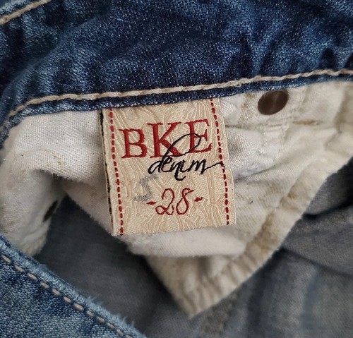 BKE Buckle Madison (Womens Size 28) Capri Low Rise Medium Wash Blue Denim Jeans - Picture 4 of 8