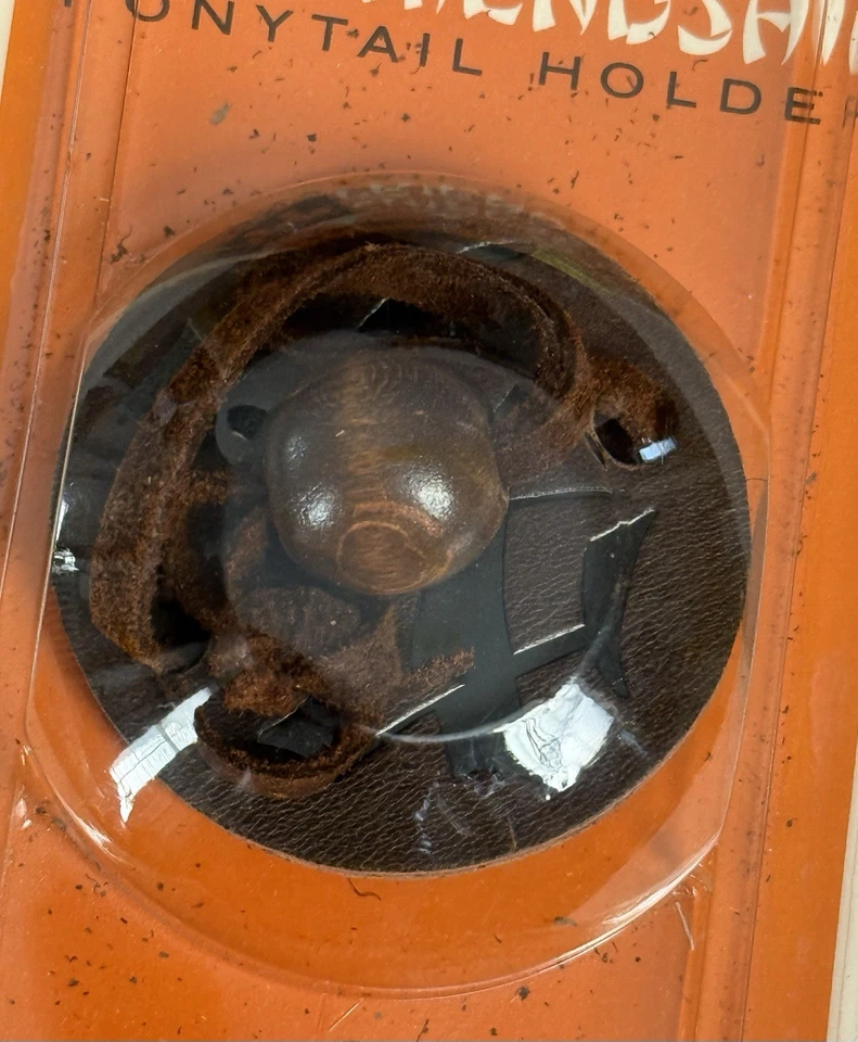 NUEVO Soporte Cola de Caballo Amistad China De Colección Nuevo en Paquete Por Punta Superior Cordón Marrón Foto 4 de 4