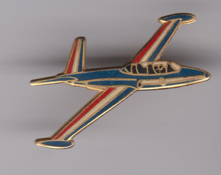 Pin's Aviation Fouga Magister "carlingue bleue"