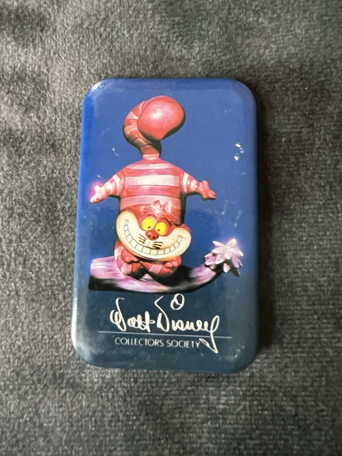 Vtg Walt Disney Collector Society Alice in Wonderland Cheshire Cat Button Pin 94