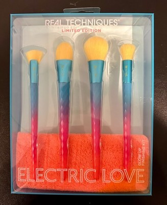 REAL TECHNIQUES Limited Edition Electric Love Glow Up Finishing Kit Brush Set