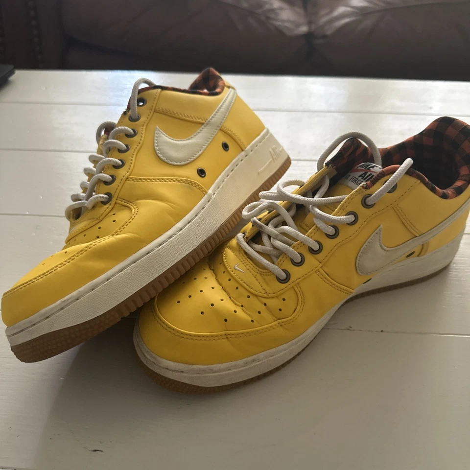 2016 Size  9 Nike Air Force 1 '07 LV8 Low Varsity Maize Yellow Lace Up Shoes - Image 2 of 4