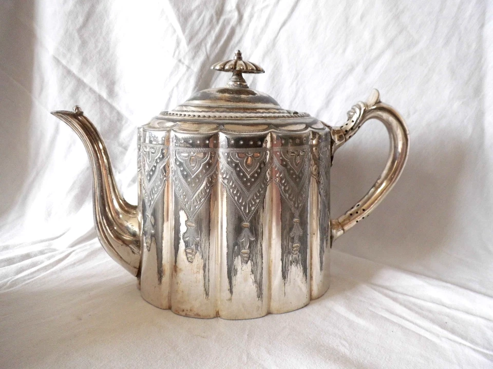 Walker & Hall Tea set service silver plated  Tea Pot, jug & sugar bowl - Image 2 of 4