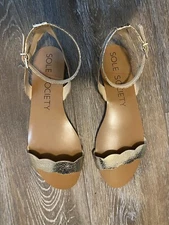 SOLE SOCIETY Wmns Crackled Gold Odette Flat Ankle Strap Sandals Sz 10M - NEW