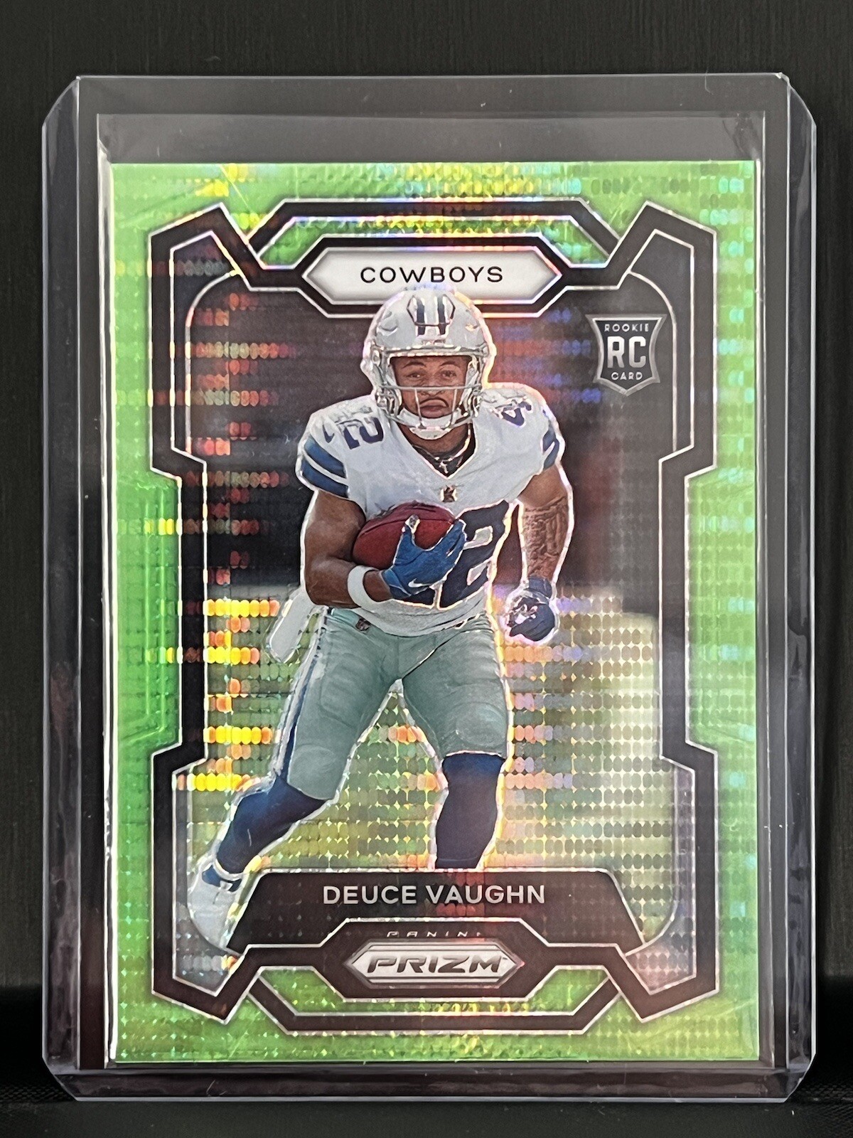 2023 Panini Prizm - Rookies Neon Green Pulsar Prizm #324 Deuce Vaughn (RC)🔥🔥