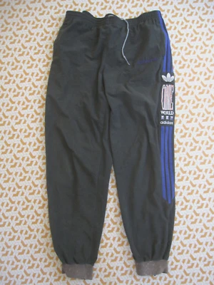 Pantalon Adidas One World 80'S Anthracite Bleu vintage Pants Velour Homme - M - Photo 1/4