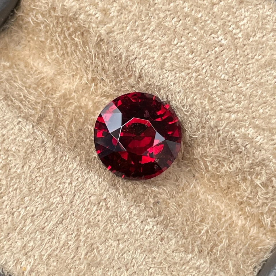 Natural Red Garnet 2.87 Cts Round Cut Loose Gemstone - Image 3 of 4